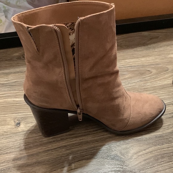 Restricted brand brown boots with heels SIZE 9 - Picture 3 of 7